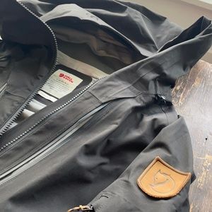 Fjallraven black rain jacket / Eco version